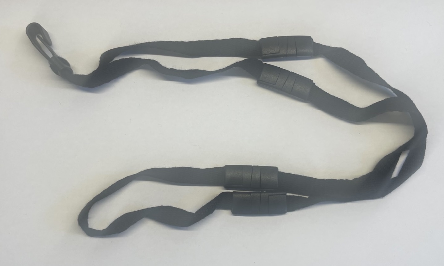 Billede af Sikkerheds sort lanyard / halssnor / keyhanger / nøglesnor / halsrem 10 mm med 4 Breakaway / break-away / sikkerhedslåse og plast krog. 60270240